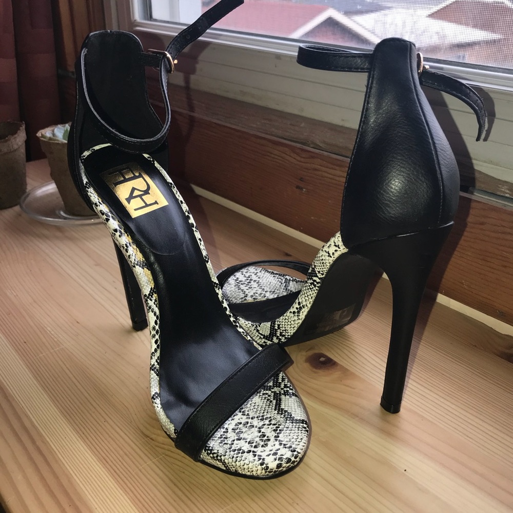 Sexy strappy heel/ stiletto